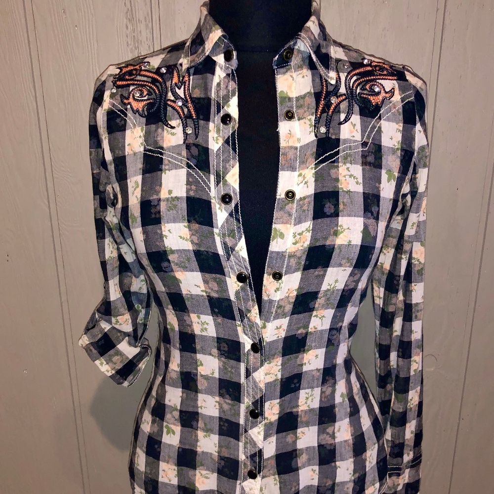 Roar XS Plaid Button Down Women's Shirt